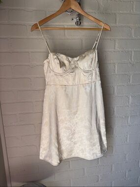 Princess Polly Ivory Satin Slip Dress with Built-In Cups dragon print NEW size 8